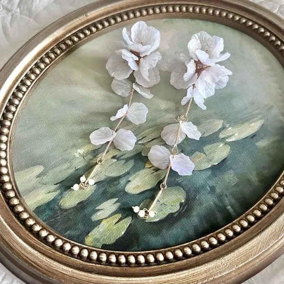 Elegant White Floral Drop Earrings - Picture 2 of 7